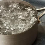 Attenzione! Non usare mai acqua bollente su questi tessuti