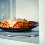 Attenzione! Non mettere mai alluminio nel microonde